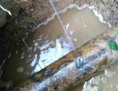 鹿泉楼顶渗水维修公司分享下地暖漏水的原因及检测方法。